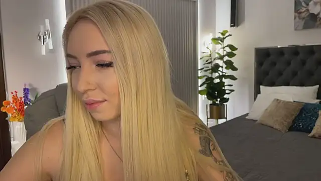 Snapshot of OhMyEmma chatting on November 2025 01:20:02 AM OhMyEmma online show from November 2025 01:20:02 AM