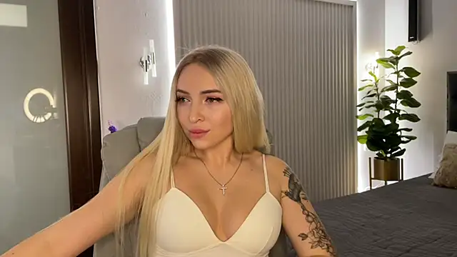 Snapshot of OhMyEmma chatting on November 2025 01:28:02 AM OhMyEmma online show from November 2025 01:28:02 AM