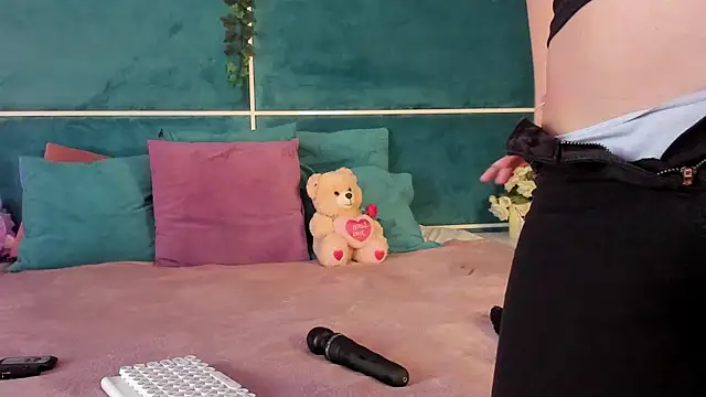 SunnyGlow online show from October 2025 06:45:02 AM