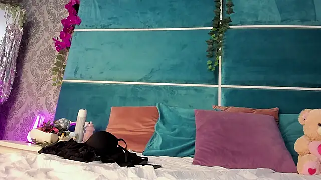 SunnyGlow online show from November 2025 05:44:01 AM