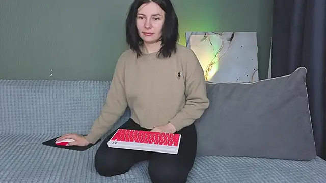 Charlotte Woods online show from September 2025 04:18:01 AM