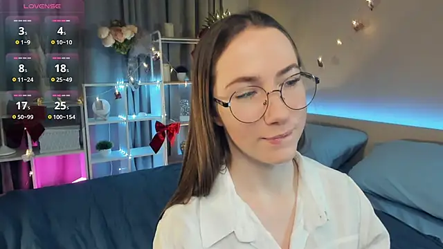 Kira mindnes online show from March 2025 07:28:01 PM