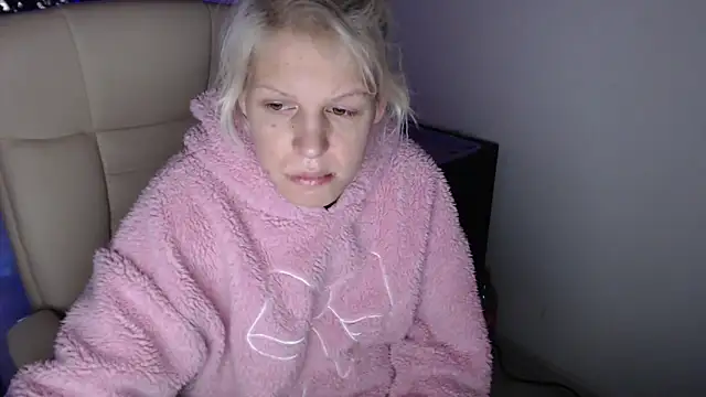 Snapshot of ElssaRush chatting on December 2025 08:03:02 AM ElssaRush online show from December 2025 08:03:02 AM