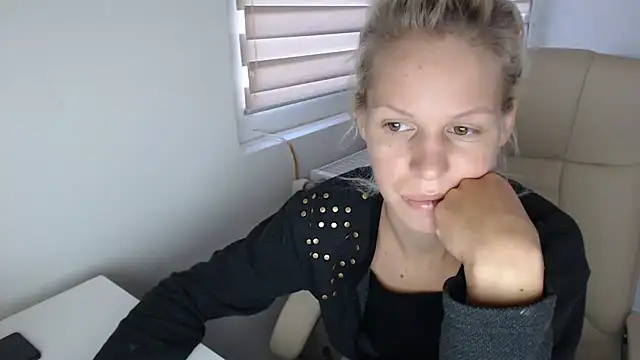 Snapshot of ElssaRush chatting on September 2025 05:17:02 AM ElssaRush online show from September 2025 05:17:02 AM