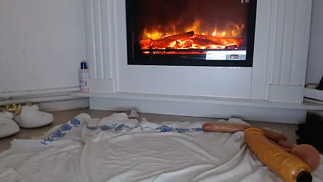 Snapshot of ElssaRush chatting on November 2025 12:49:01 PM ElssaRush online show from November 2025 12:49:01 PM