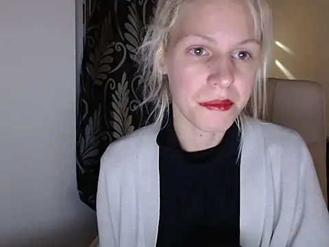 Snapshot of ElssaRush chatting on March 2025 06:17:02 PM ElssaRush online show from March 2025 06:17:02 PM