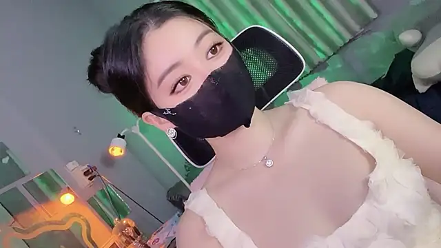 Snapshot of MI_KA22 chatting on October 2025 06:37:01 AM MI KA22 online show from October 2025 06:37:01 AM