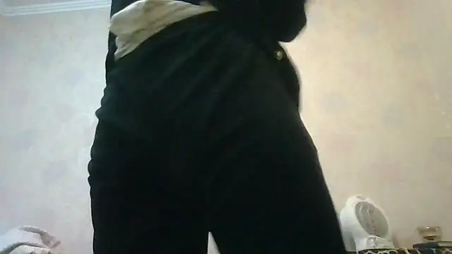 AliseWats online show from April 2026 10:37:02 PM