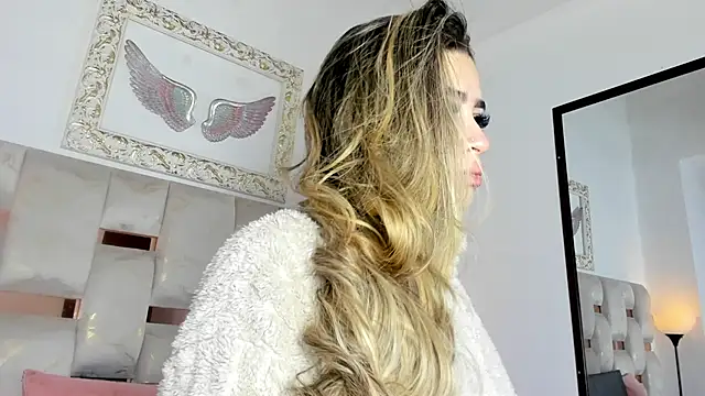 Lola Blondie online show from November 2025 12:27:02 PM