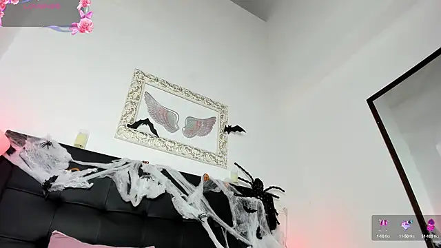 Snapshot of Lola_Blondie chatting on October 2025 12:17:01 PM Lola Blondie online show from October 2025 12:17:01 PM
