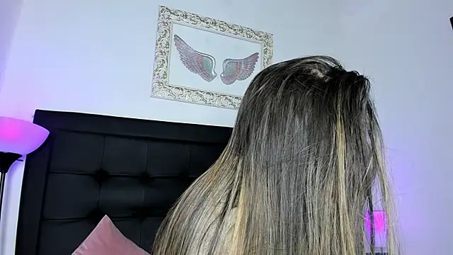Snapshot of Lola_Blondie chatting on October 2025 12:17:02 PM Lola Blondie online show from October 2025 12:17:02 PM