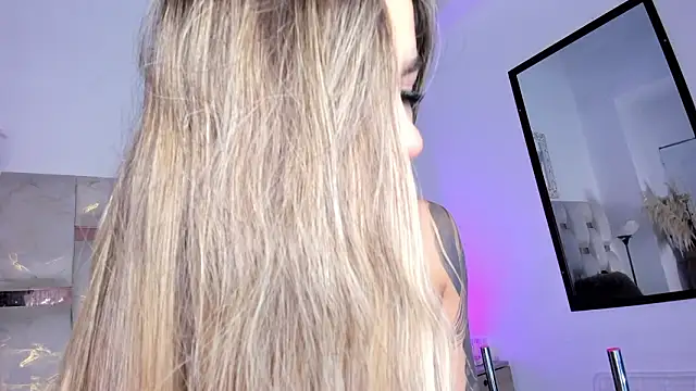 Lola Blondie online show from February 2026 11:39:02 AM