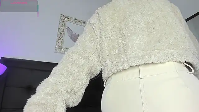 Snapshot of Lola_Blondie chatting on September 2025 12:00:02 PM Lola Blondie online show from September 2025 12:00:02 PM