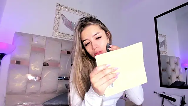 Lola Blondie online show from December 2025 12:26:01 PM