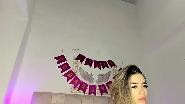 Lola Blondie online show from December 2025 12:31:02 PM