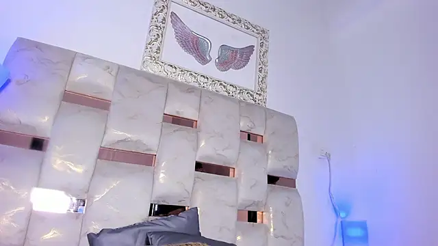 Lola Blondie online show from November 2025 12:27:02 PM