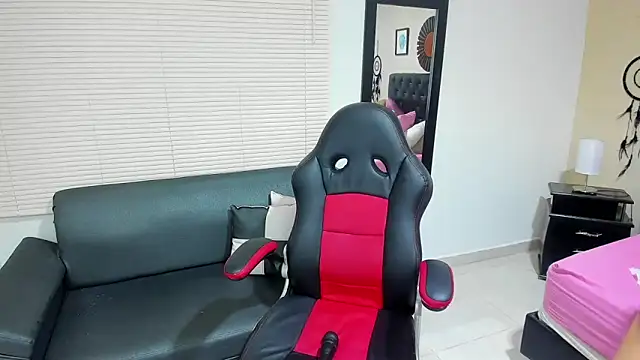 Snapshot of _LiilyWong chatting on November 2025 07:08:01 AM LiilyWong online show from November 2025 07:08:01 AM