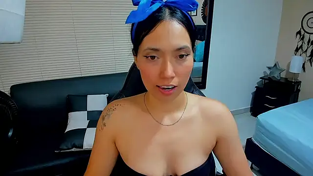 Snapshot of _LiilyWong chatting on March 2026 05:37:02 AM LiilyWong online show from March 2026 05:37:02 AM