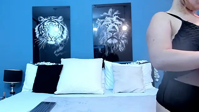 SophiaQueens online show from November 2025 07:58:01 PM