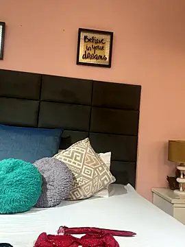 SophiaQueens online show from October 2025 08:01:01 PM