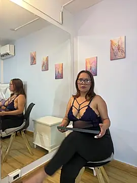 Snapshot of SophiaQueens chatting on June 2026 09:09:01 PM SophiaQueens online show from June 2026 09:09:01 PM