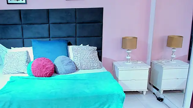 SophiaQueens online show from November 2025 08:12:01 PM