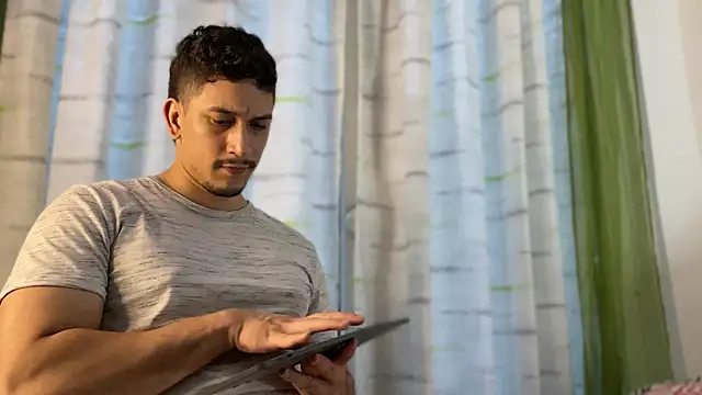 chicoinhibido online show from February 2026 11:15:02 PM