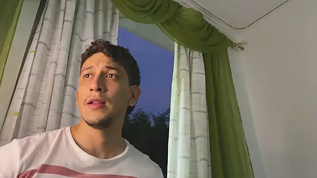 chicoinhibido online show from April 2026 11:33:01 PM