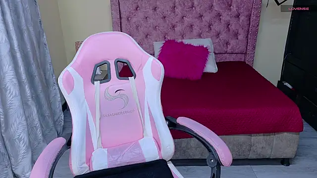 sweet  thang online show from November 2025 04:45:02 AM