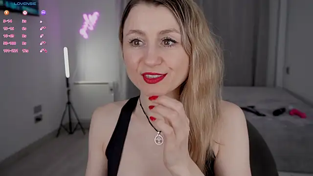 Snapshot of __Milana____ chatting on May 2026 06:33:01 PM Milana online show from May 2026 06:33:01 PM