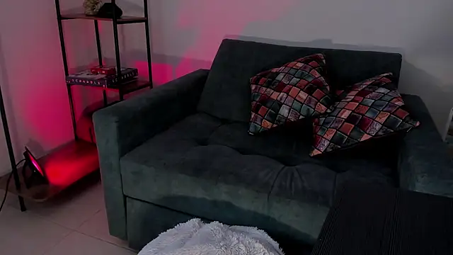 Snapshot of FireTheGun_ chatting on October 2025 06:18:02 PM FireTheGun online show from October 2025 06:18:02 PM