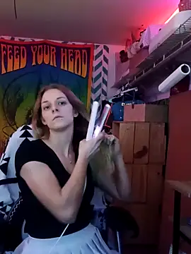 Snapshot of AlicePayne chatting on December 2025 04:17:01 AM AlicePayne online show from December 2025 04:17:01 AM