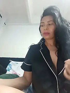DaphneRosses online show from June 2026 03:06:01 PM