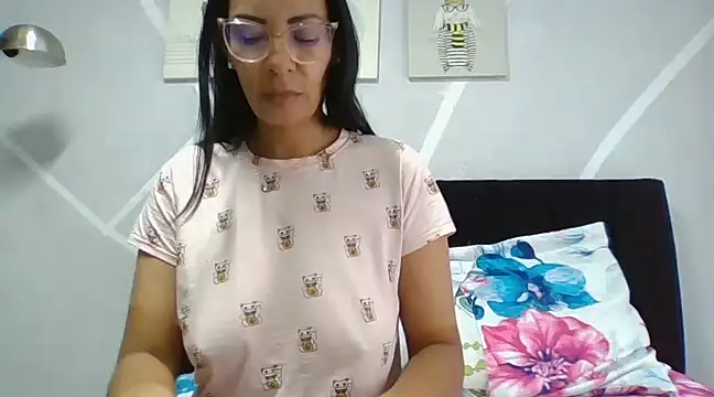 DaphneRosses online show from March 2025 02:35:02 PM