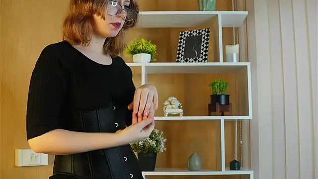 Snapshot of EsmeDecoursey chatting on March 2025 07:13:02 AM EsmeDecoursey online show from March 2025 07:13:02 AM