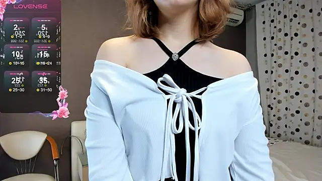 Snapshot of EsmeDecoursey chatting on March 2025 07:02:02 PM EsmeDecoursey online show from March 2025 07:02:02 PM