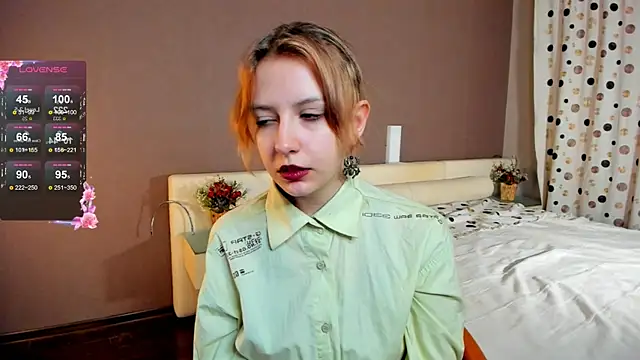 Snapshot of EsmeDecoursey chatting on March 2025 12:29:02 AM EsmeDecoursey online show from March 2025 12:29:02 AM