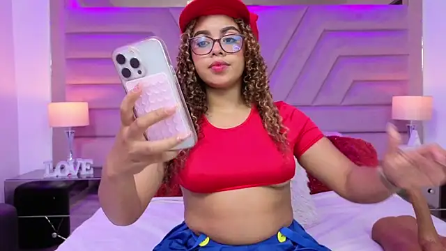 Snapshot of AlesiaCooper chatting on September 2025 09:00:01 PM AlesiaCooper online show from September 2025 09:00:01 PM