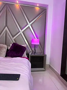 Snapshot of AlesiaCooper chatting on December 2025 09:59:01 AM AlesiaCooper online show from December 2025 09:59:01 AM