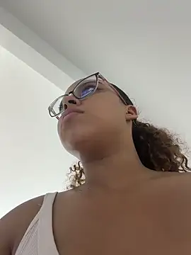 Snapshot of AlesiaCooper chatting on May 2026 02:20:02 AM AlesiaCooper online show from May 2026 02:20:02 AM