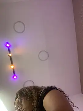 Snapshot of AlesiaCooper chatting on October 2025 08:20:01 PM AlesiaCooper online show from October 2025 08:20:01 PM