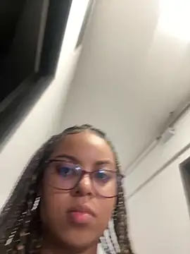 Snapshot of AlesiaCooper chatting on October 2025 08:17:02 PM AlesiaCooper online show from October 2025 08:17:02 PM