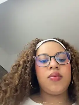 Snapshot of AlesiaCooper chatting on July 2026 04:19:01 AM AlesiaCooper online show from July 2026 04:19:01 AM