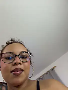 Snapshot of AlesiaCooper chatting on May 2026 03:05:01 AM AlesiaCooper online show from May 2026 03:05:01 AM