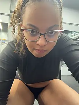 Snapshot of AlesiaCooper chatting on July 2026 04:21:01 AM AlesiaCooper online show from July 2026 04:21:01 AM