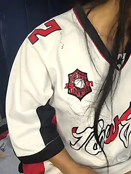 bella warzon online show from October 2025 09:39:01 PM