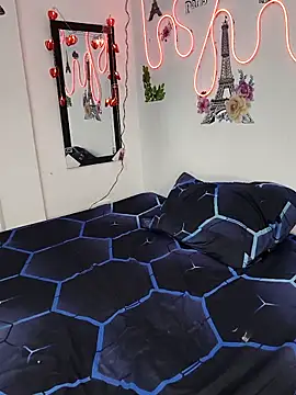 bella warzon online show from September 2025 02:40:02 AM