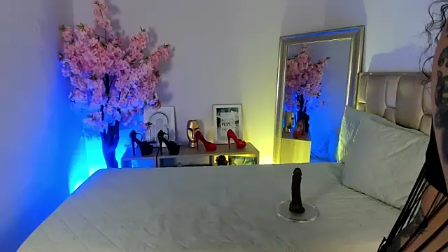 Snapshot of naia_xo chatting on November 2025 05:17:02 PM naia xo online show from November 2025 05:17:02 PM