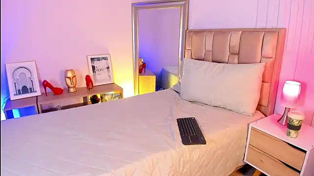 Snapshot of naia_xo chatting on November 2025 08:57:02 PM naia xo online show from November 2025 08:57:02 PM