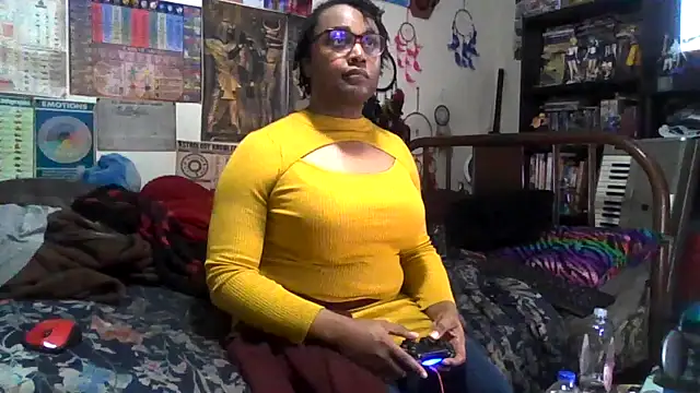 Snapshot of GardeniaFields chatting on November 2025 12:04:01 AM GardeniaFields online show from November 2025 12:04:01 AM